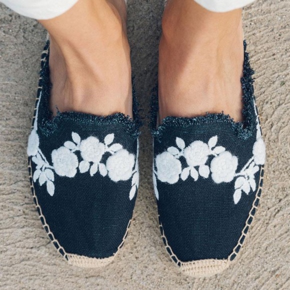 Soludos Frayed Floral Embroidered Mule Navy - Picture 3 of 9